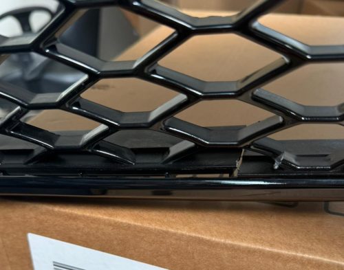 Grill Audi Q3 8U Gloss Black DAMAGED
