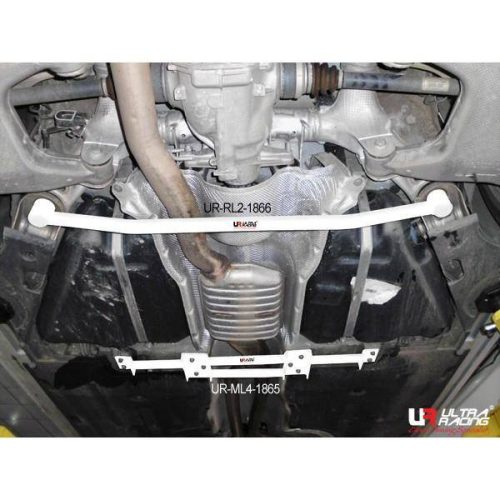 BMW 5 525 F10 10+ UltraRacing 2-point rear lower Bar