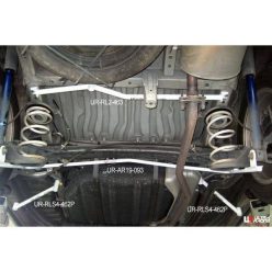   Toyota Alphard AH10 2.4 2WD 02-08 UltraRacing 3-point rear lower Bar